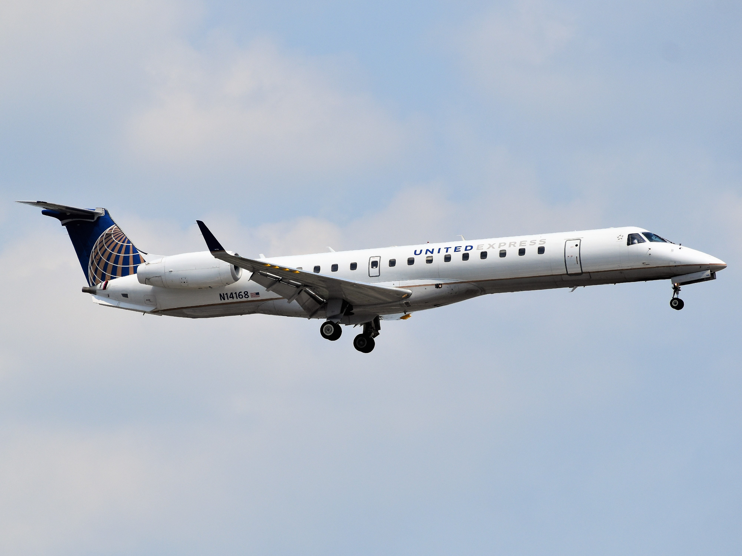 United Express CommutAir Embraer ERJ 145XR N14168 approaching Newark Airport